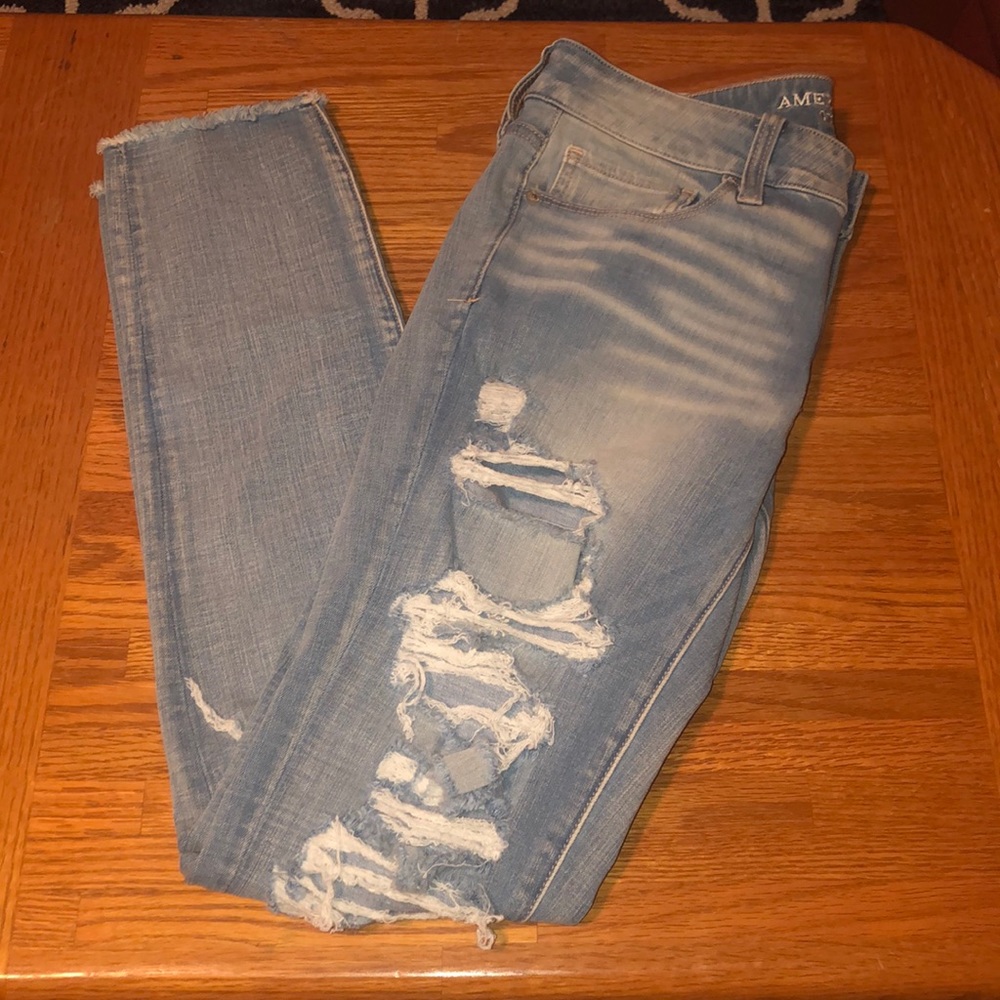 AMERICAN EAGLE distressed skinny jeans